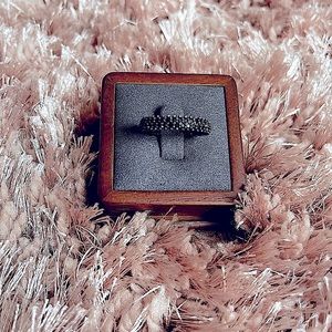 Beautiful black stone band ring. Size in photos